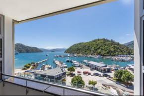 Astonishing Views Superb Waterfront Apartment